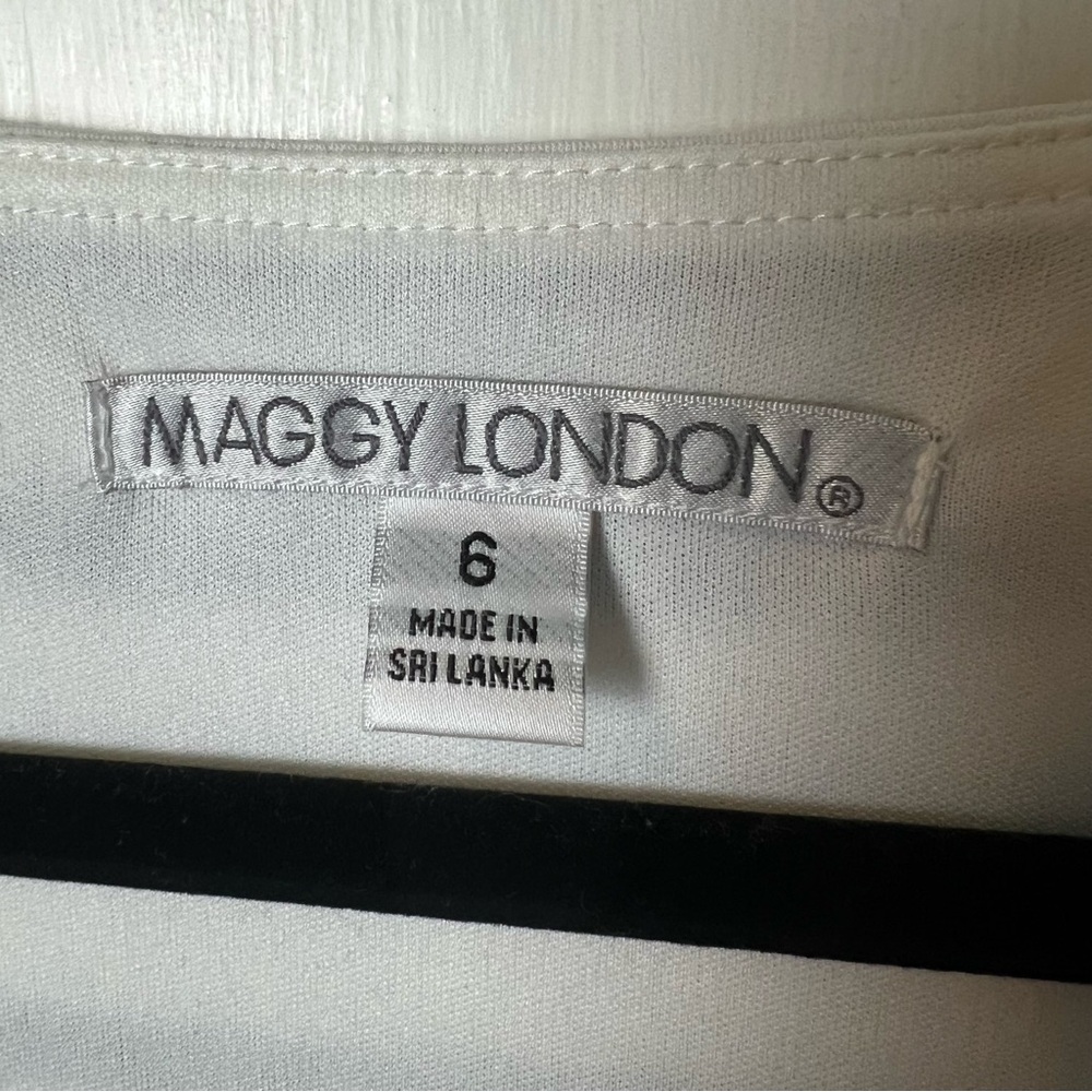 Maggy London - Women's Striped Jersey Fit & Flare Dress Black White V Neck Sz. 6 - Picture 4 of 7